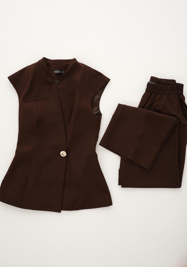 Костюм весенний брючный с удлиненным приталенным жилетом, Коричневый, размер 48